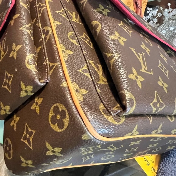 Louis Vuitton Multipli Cite in gorgeous condition. - Picture 13 of 16